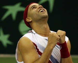 James Blake Holds On, USA Leads Russia 2-0 In Davis Cup